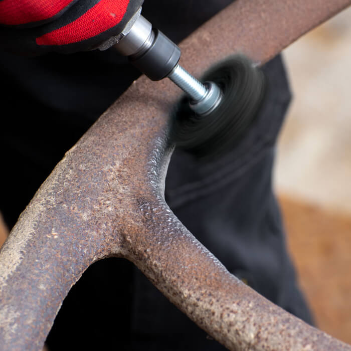 Tisztító tárcsa szárral HERMAN FWK-10/S Dragon Black Csiszolóanyag: STRIP-IT + SiC