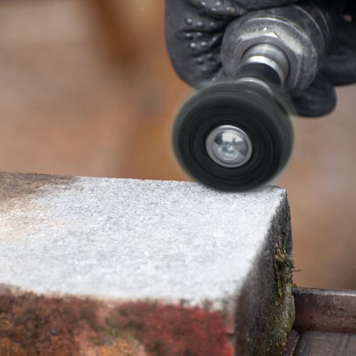 Tisztító tárcsa szárral HERMAN FWK-10/S Dragon Black Csiszolóanyag: STRIP-IT + SiC