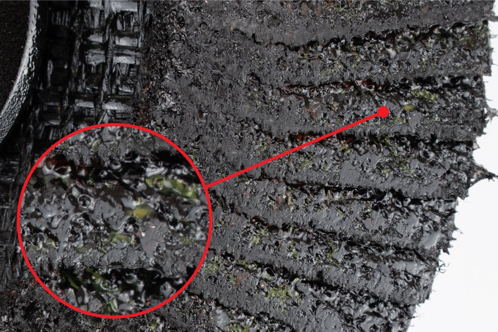 2. ábra. Eltömődött betétszerszám kinagyított képe